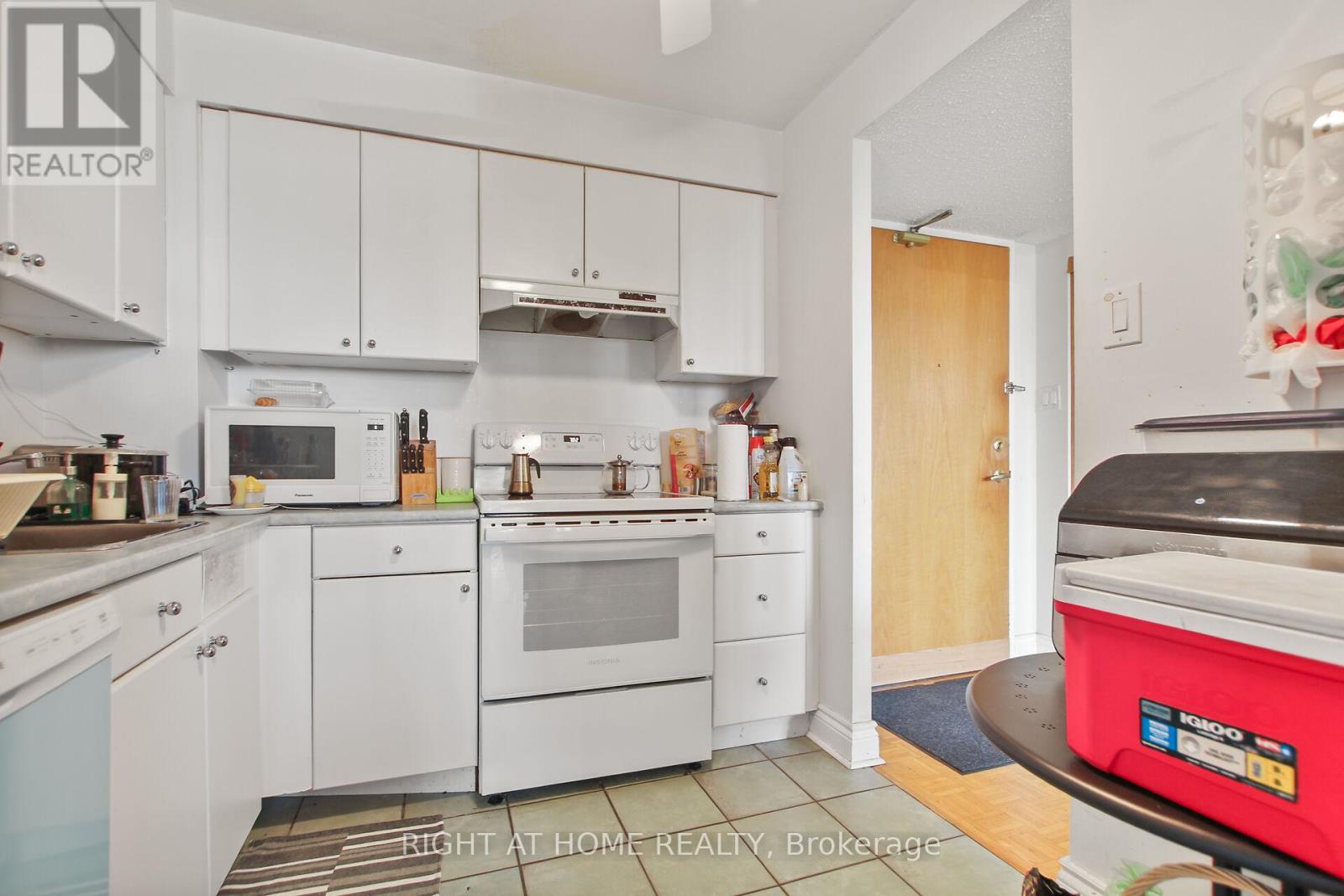 1213 - 2871 Richmond Road W, Ottawa, Ontario  K2B 8M5 - Photo 8 - X12891602