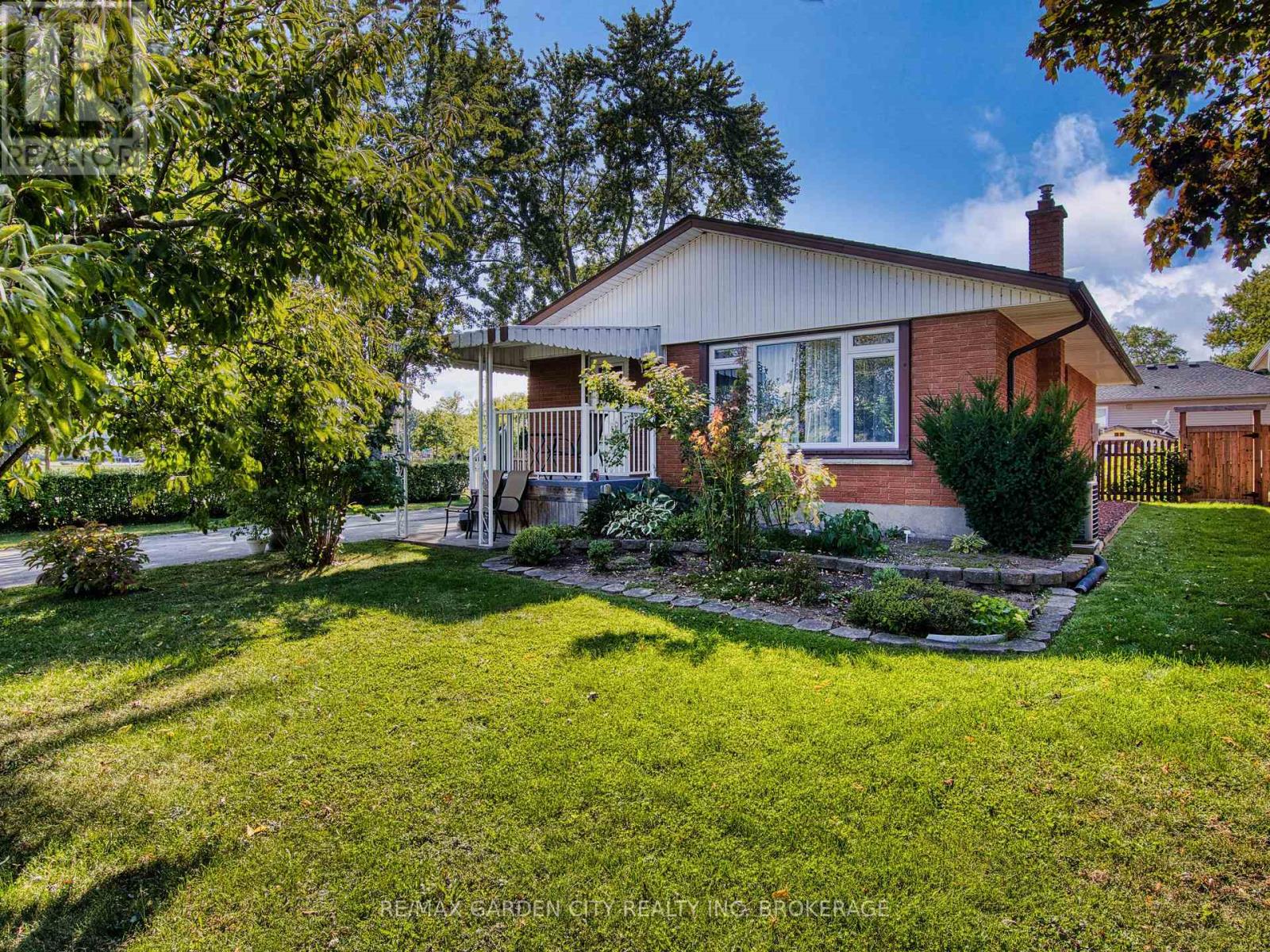 4095 Montcalm Crescent, Niagara Falls, Ontario  L2G 6M1 - Photo 3 - X12891566