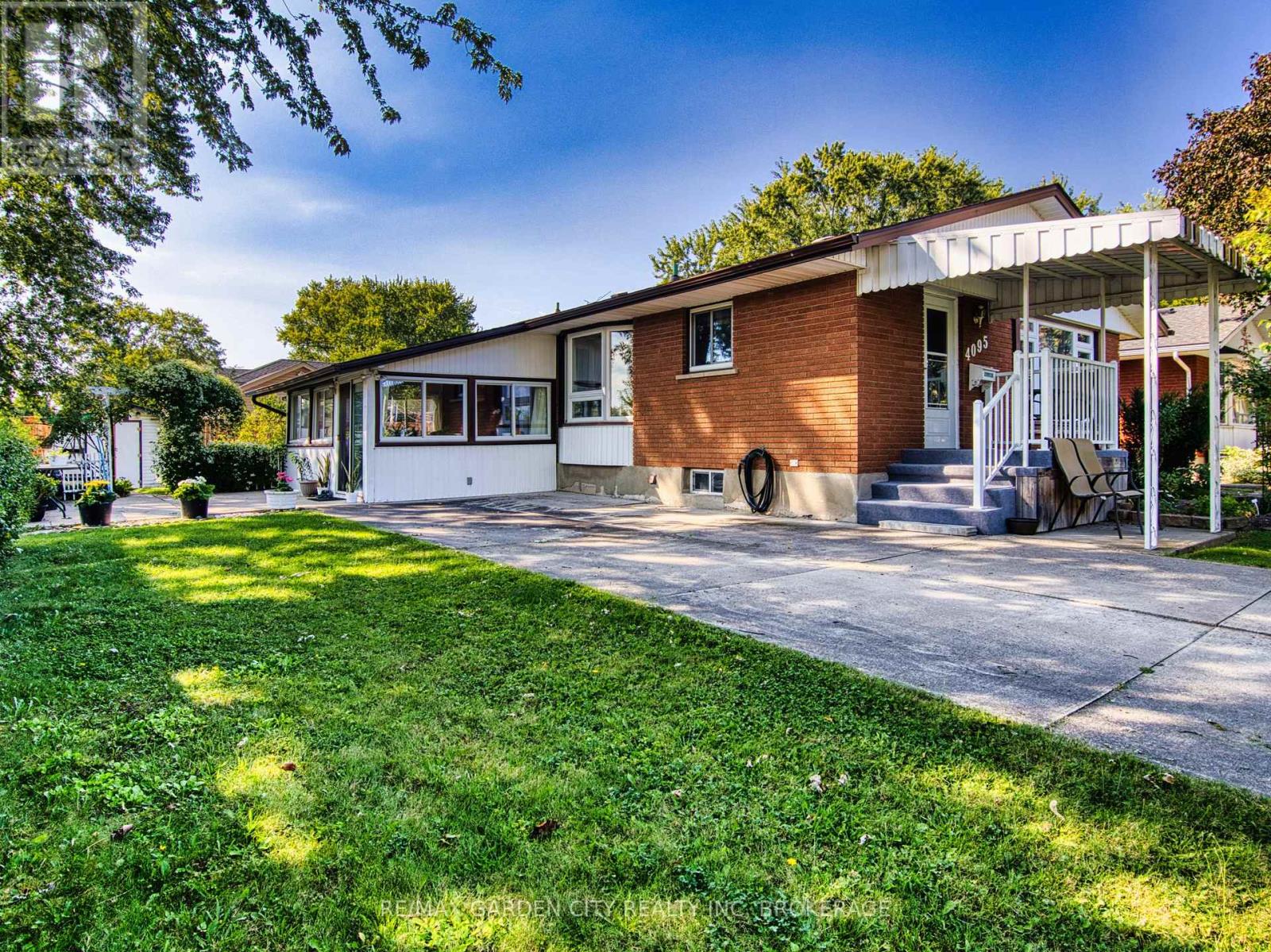 4095 Montcalm Crescent, Niagara Falls, Ontario  L2G 6M1 - Photo 4 - X12891566