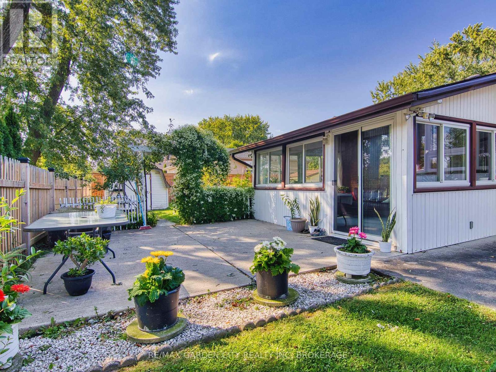 4095 Montcalm Crescent, Niagara Falls, Ontario  L2G 6M1 - Photo 5 - X12891566