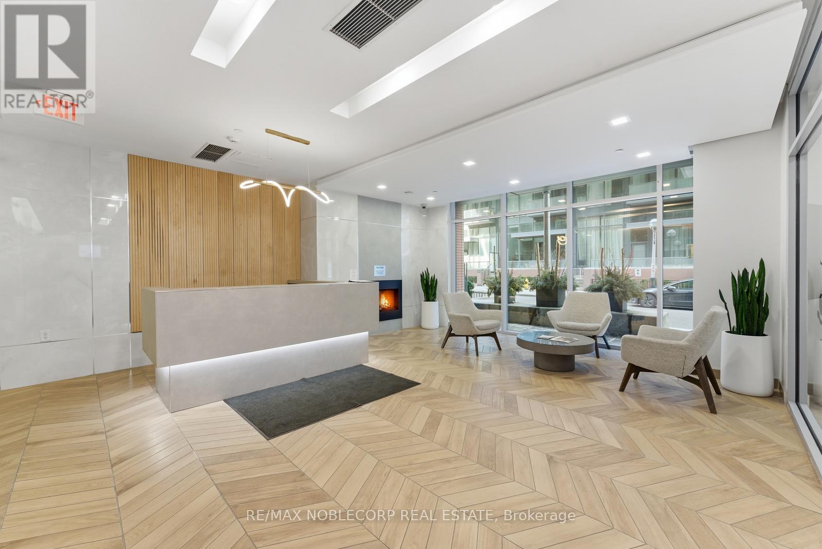 1106 - 15 Bruyeres Mews, Toronto, Ontario  M5V 0A7 - Photo 4 - C12874304