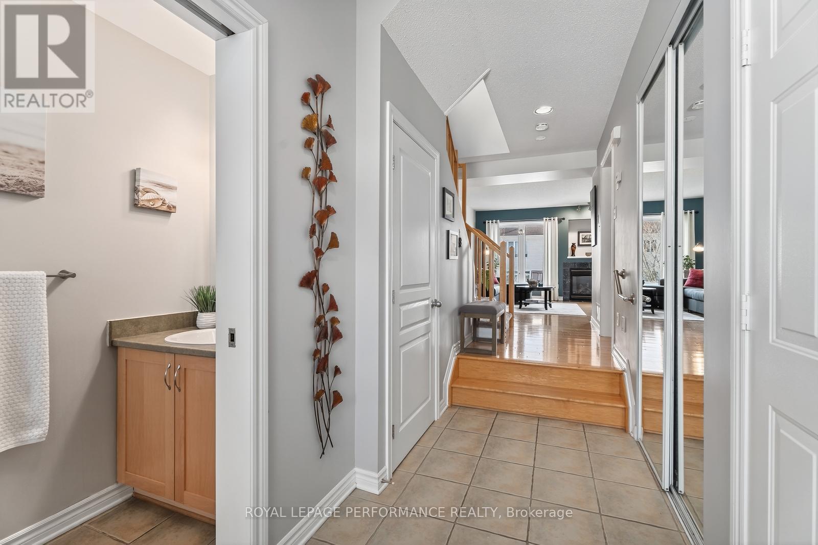 229 Saddlesmith Circle, Ottawa, Ontario  K2M 2Z1 - Photo 5 - X12886504