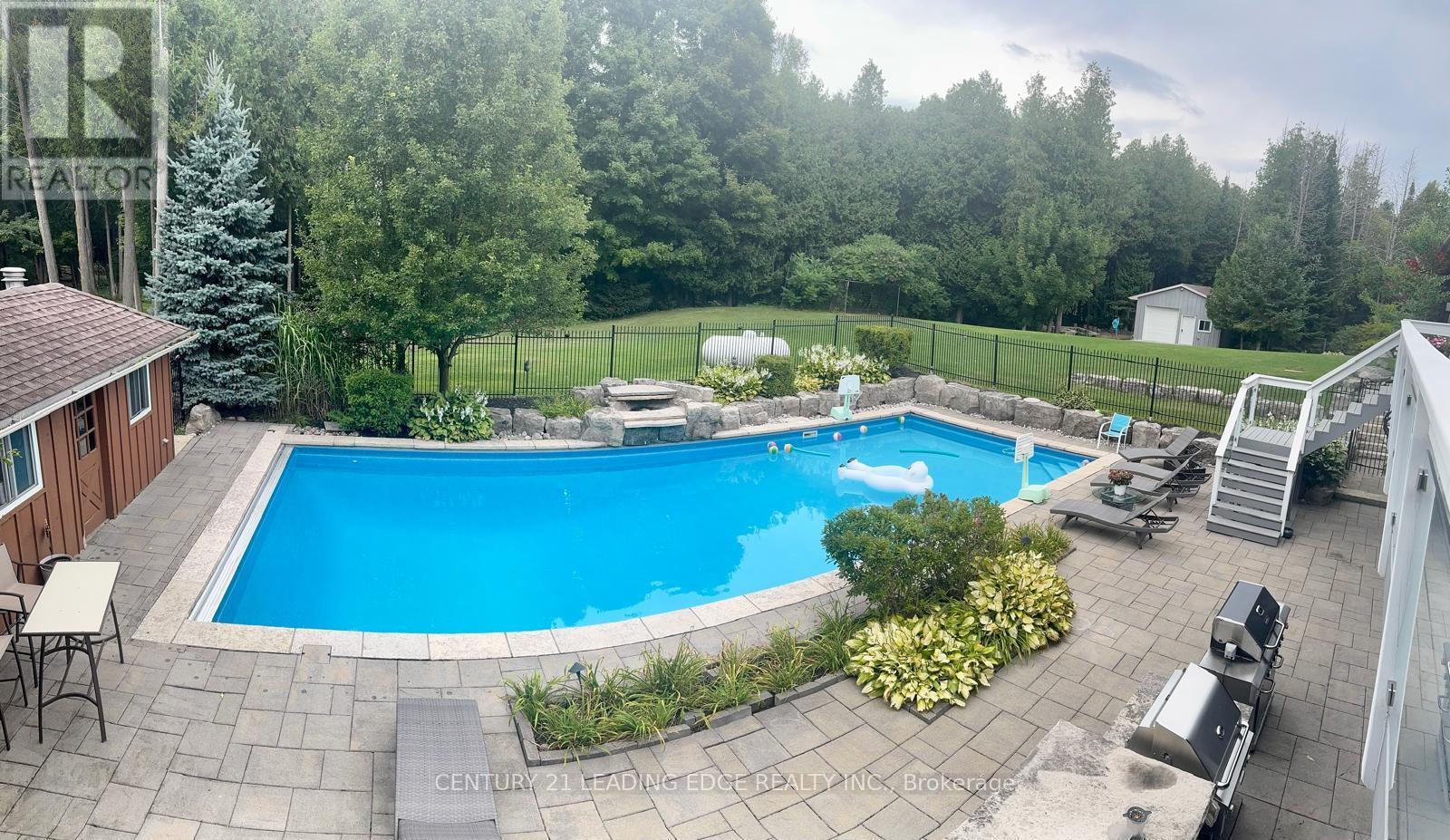 5165 Pineridge Drive, Milton, Ontario  L7J 2L7 - Photo 2 - W12890348