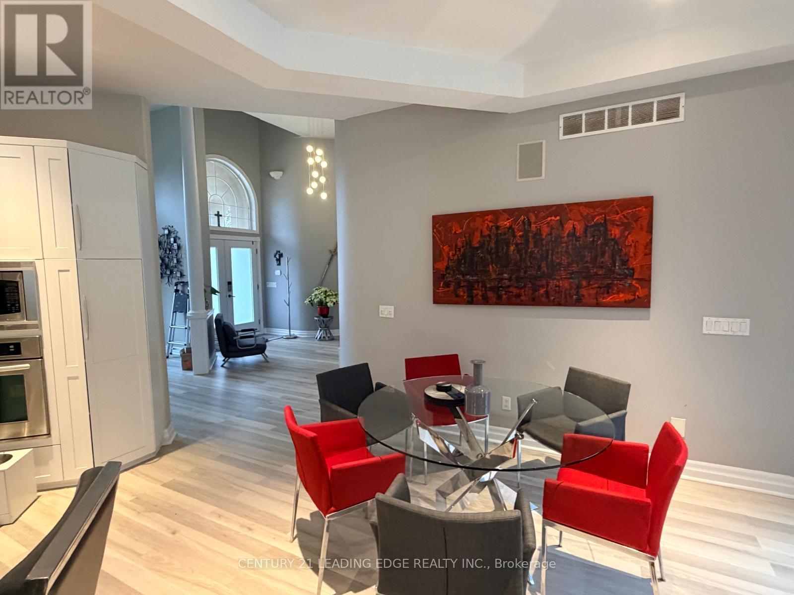 5165 Pineridge Drive, Milton, Ontario  L7J 2L7 - Photo 7 - W12890348