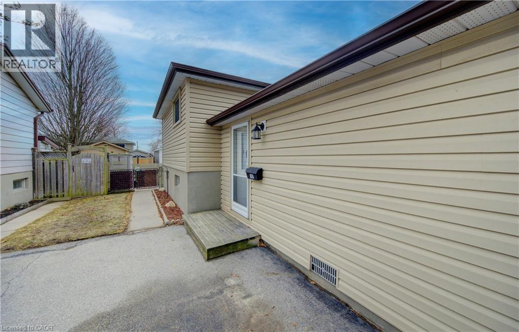 187 Traynor Avenue, Kitchener, Ontario  N2C 1W4 - Photo 4 - 40808070