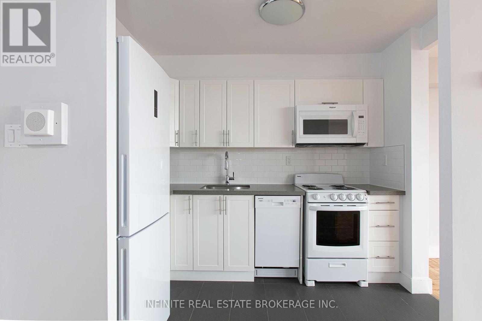 806 - 666 Spadina Avenue, Toronto (University), Ontario  M5S 2H7 - Photo 2 - C12891574