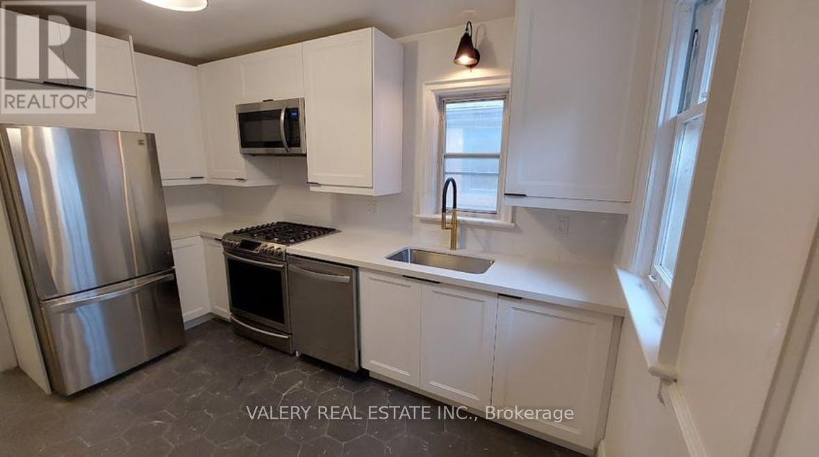 130 GLENGARRY AVENUE, Toronto, Ontario