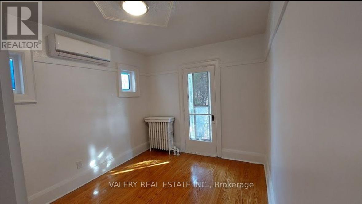 130 Glengarry Avenue, Toronto, Ontario  M5M 1E2 - Photo 3 - C12891578