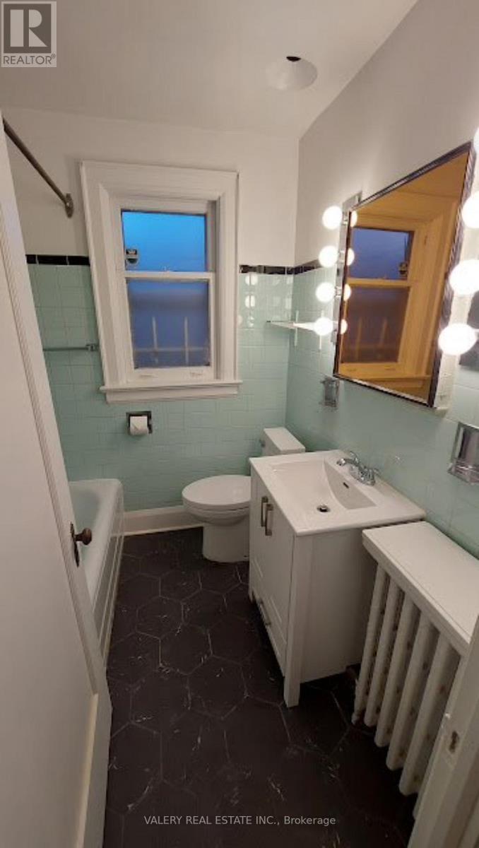 130 Glengarry Avenue, Toronto, Ontario  M5M 1E2 - Photo 5 - C12891578