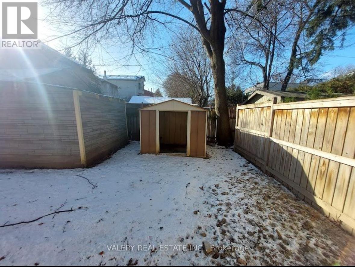 130 Glengarry Avenue, Toronto, Ontario  M5M 1E2 - Photo 7 - C12891578