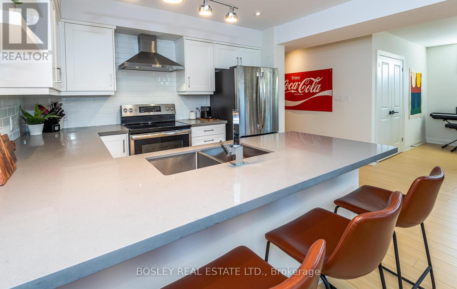 69 Greensides Avenue, Toronto, Ontario  M6G 3P8 - Photo 12 - C12891628