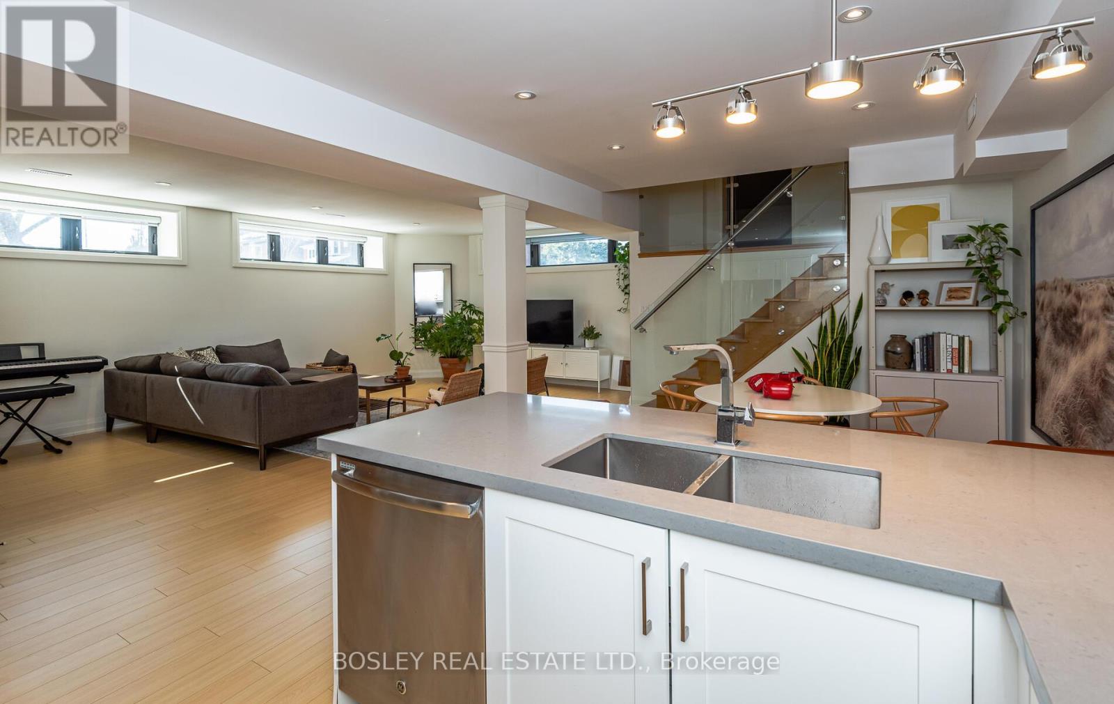 69 Greensides Avenue, Toronto, Ontario  M6G 3P8 - Photo 13 - C12891628