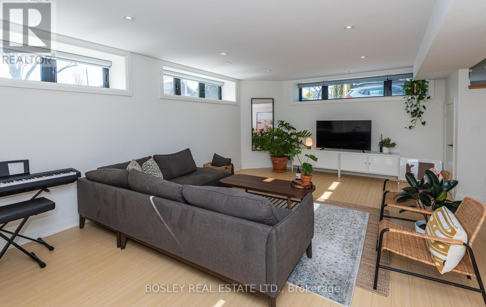 69 Greensides Avenue, Toronto, Ontario  M6G 3P8 - Photo 5 - C12891628