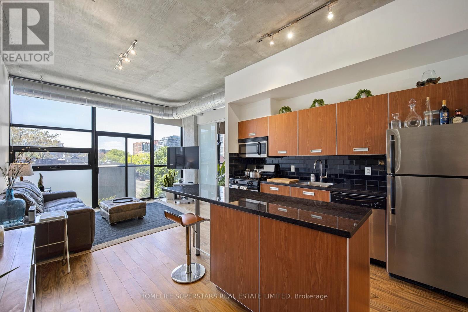 303 - 60 Bathurst Street, Toronto, Ontario  M5V 2P4 - Photo 3 - C12891672