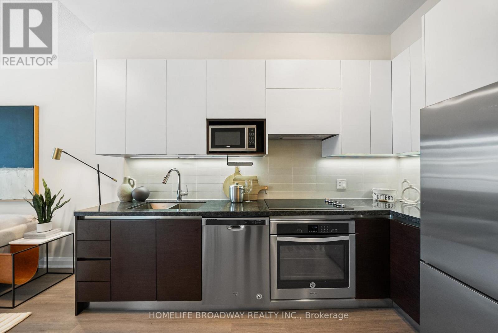 302 - 15 Water Walk Drive, Markham, Ontario  L6G 0G2 - Photo 5 - N12891606