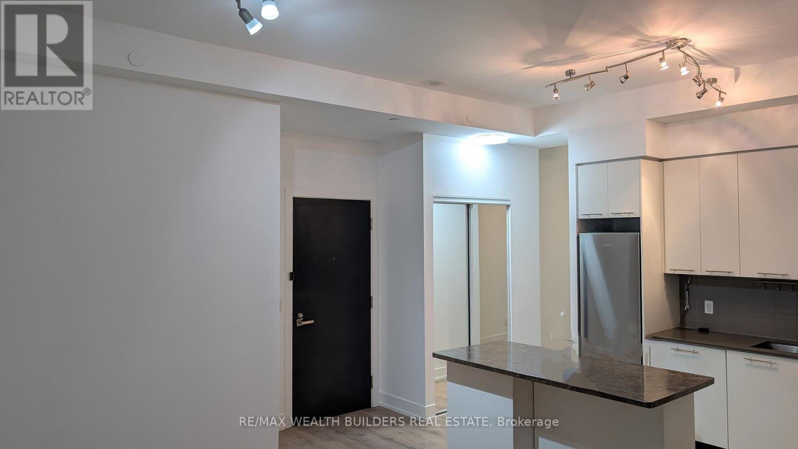 213 - 9471 Yonge Street, Richmond Hill, Ontario  L4C 0Z5 - Photo 2 - N12891662