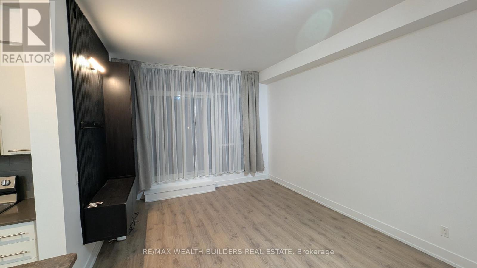 213 - 9471 Yonge Street, Richmond Hill, Ontario  L4C 0Z5 - Photo 9 - N12891662