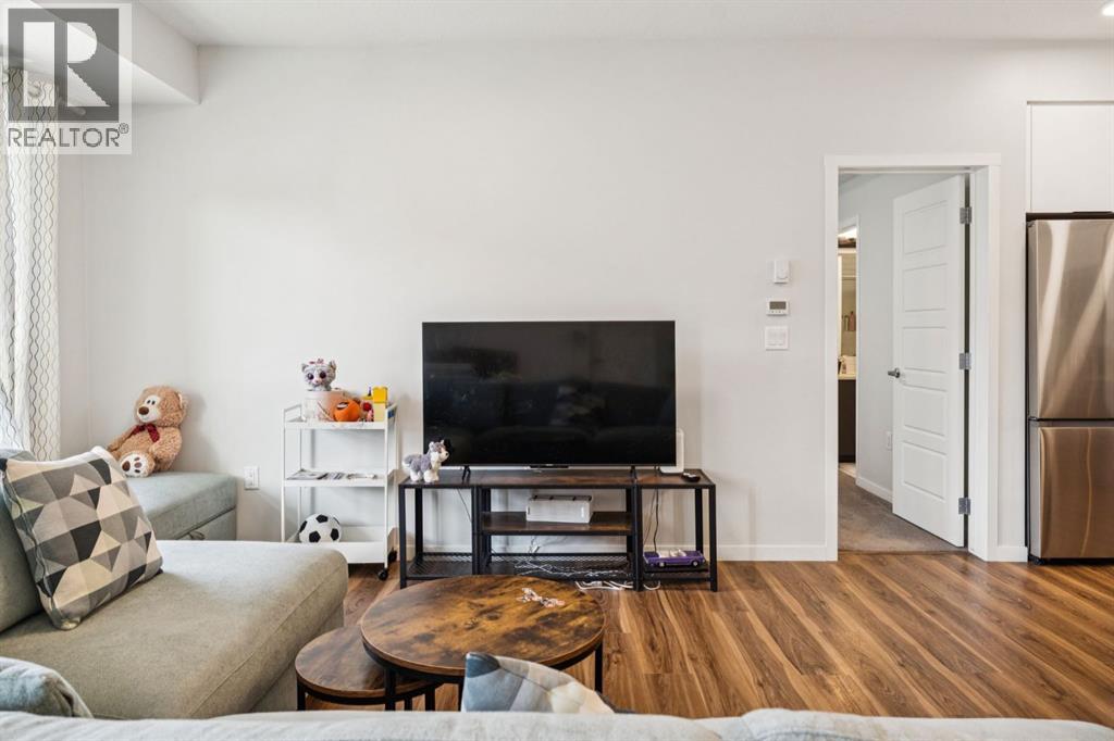 1105, 33 Carringham Gate Nw, Calgary, Alberta  T3P 1X7 - Photo 5 - A2269422