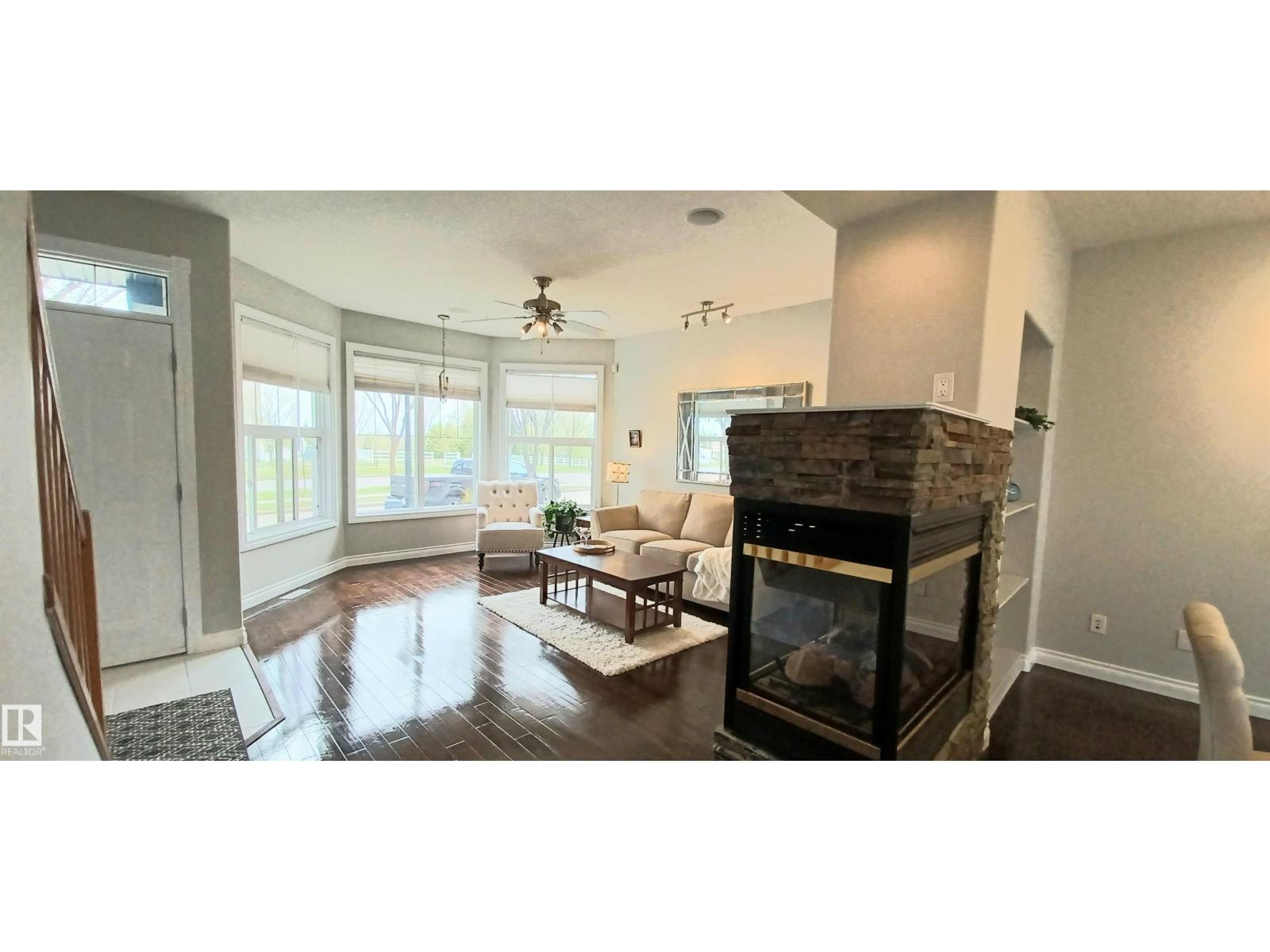 2036 Towne Centre Bv Nw Nw, Edmonton, Alberta  T6R 3M7 - Photo 3 - E4477140