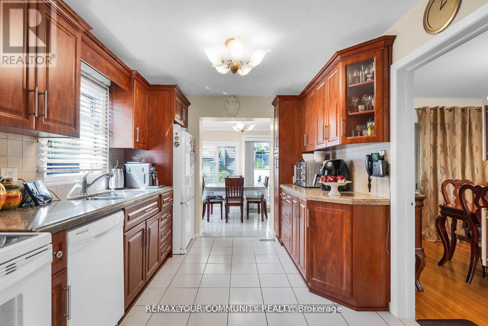 119 Dalrymple Drive, Toronto, Ontario  M6N 4S2 - Photo 11 - W12891584