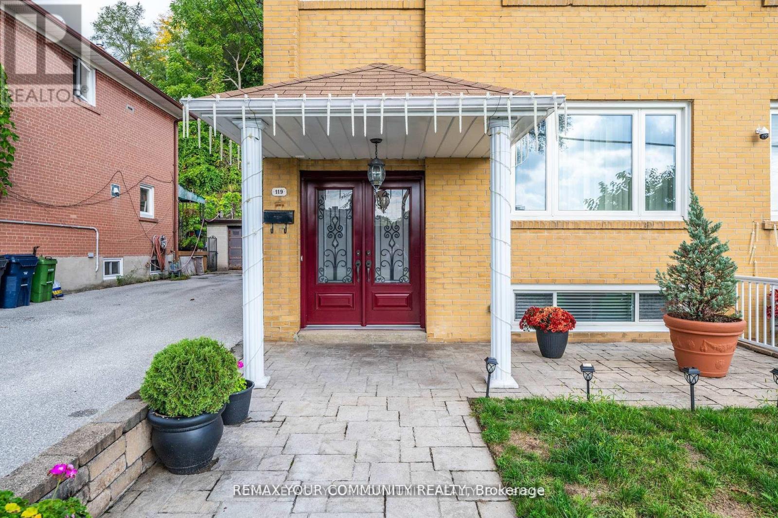 119 Dalrymple Drive, Toronto, Ontario  M6N 4S2 - Photo 4 - W12891584