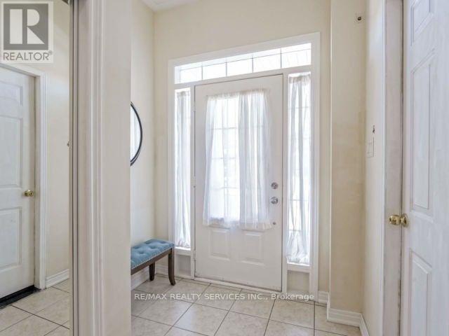 76 Seahorse ( Upper Unit ) Avenue, Brampton (Madoc), Ontario  L6V 4N8 - Photo 3 - W12891646