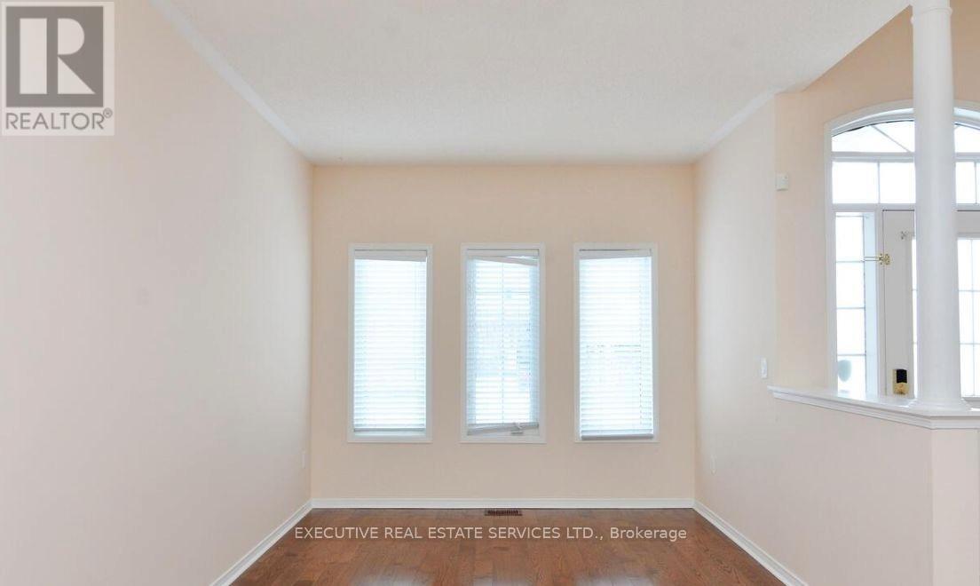 11 Midvale Road, Brampton (Fletcher's Meadow), Ontario  L7A 2N1 - Photo 10 - W12891658