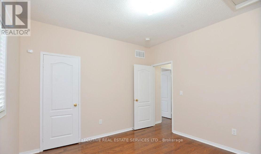 11 Midvale Road, Brampton (Fletcher's Meadow), Ontario  L7A 2N1 - Photo 2 - W12891658