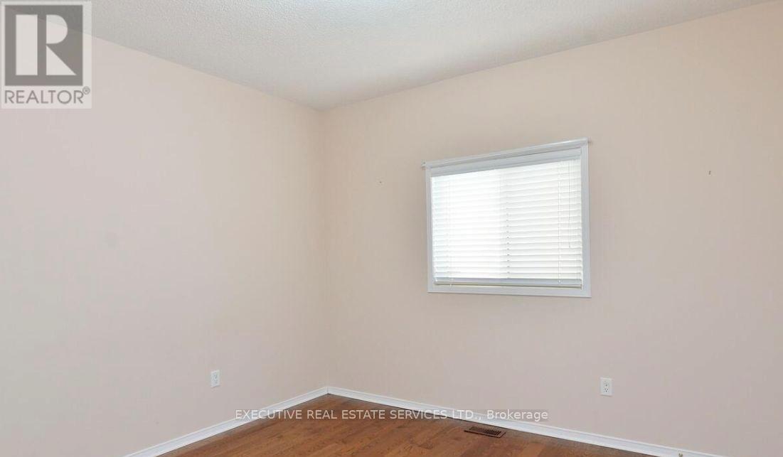 11 Midvale Road, Brampton (Fletcher's Meadow), Ontario  L7A 2N1 - Photo 3 - W12891658