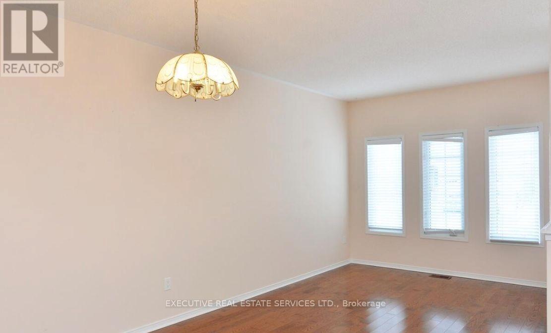 11 Midvale Road, Brampton (Fletcher's Meadow), Ontario  L7A 2N1 - Photo 8 - W12891658