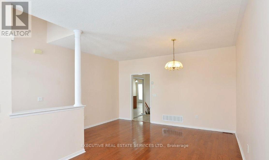 11 Midvale Road, Brampton (Fletcher's Meadow), Ontario  L7A 2N1 - Photo 9 - W12891658