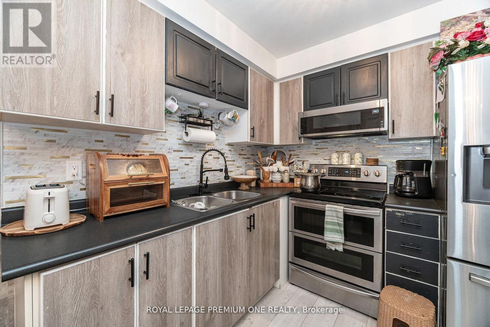 47 Triple Crown Avenue, Toronto, Ontario  M9W 7E5 - Photo 13 - W12891660