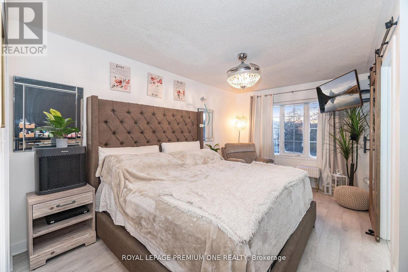 47 Triple Crown Avenue, Toronto, Ontario  M9W 7E5 - Photo 18 - W12891660