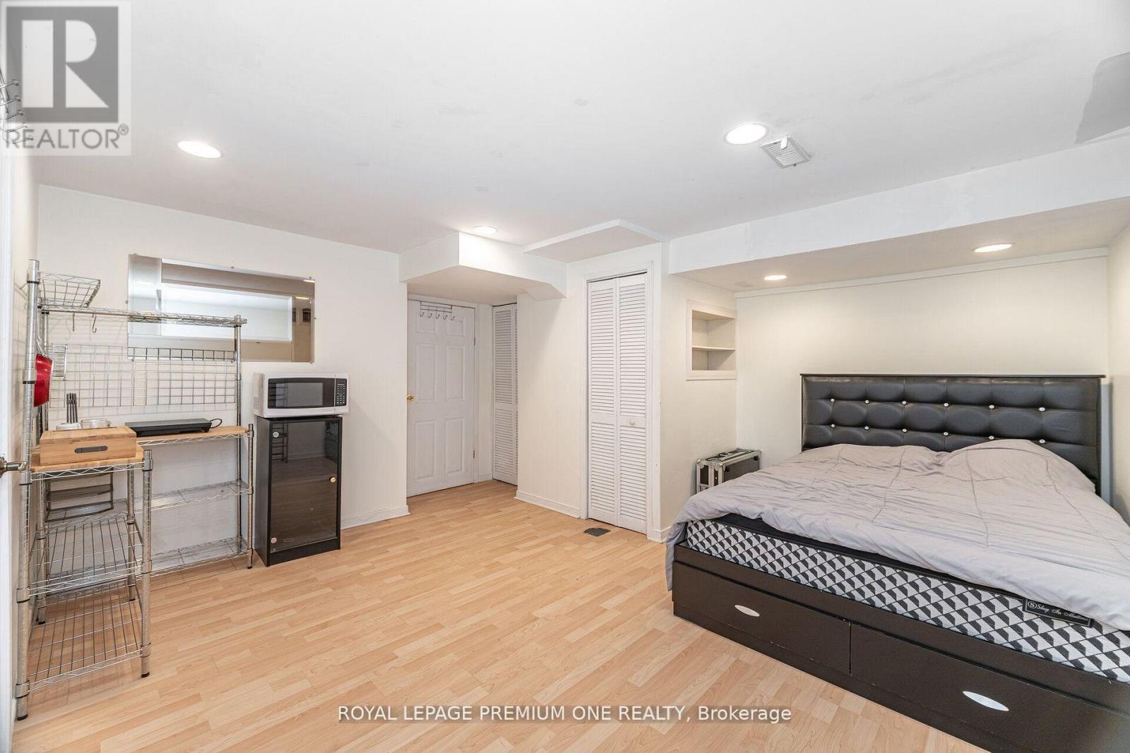 47 Triple Crown Avenue, Toronto, Ontario  M9W 7E5 - Photo 33 - W12891660