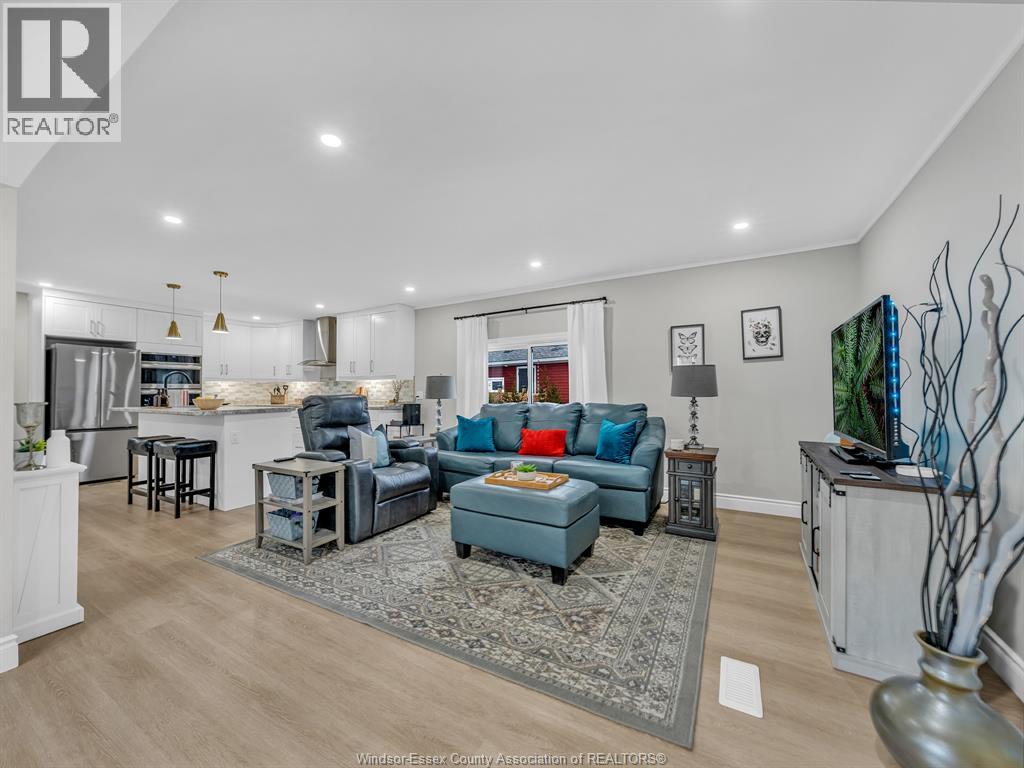 25 Parkside, Mcgregor, Ontario  N0R 1J0 - Photo 3 - 26005556