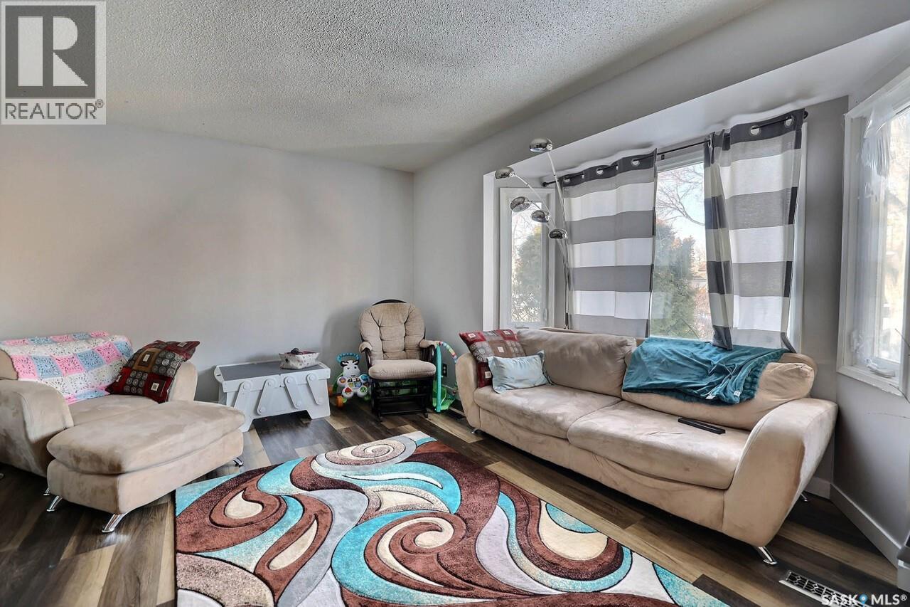 61 Bannister Avenue, Regina, Saskatchewan  S4R 5K8 - Photo 4 - SK030531