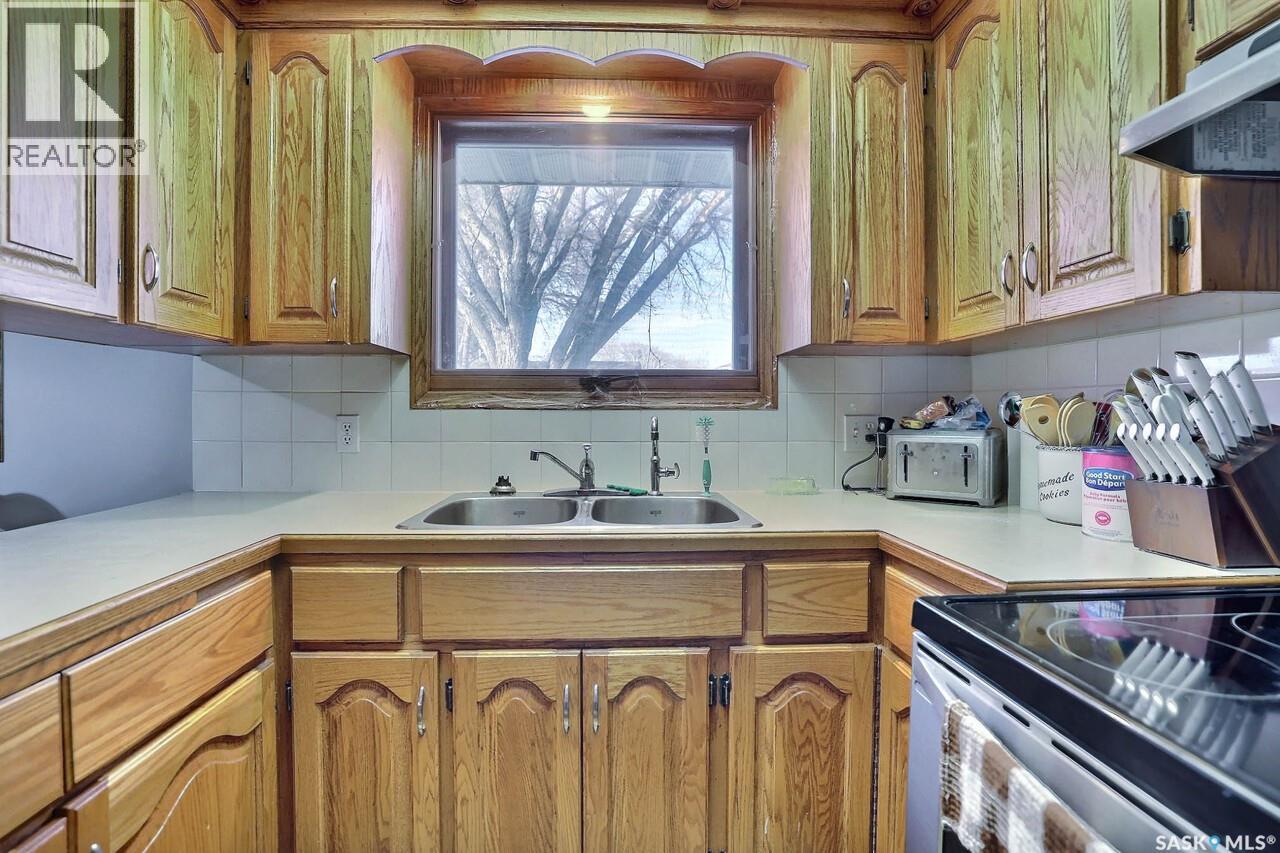 61 Bannister Avenue, Regina, Saskatchewan  S4R 5K8 - Photo 9 - SK030531