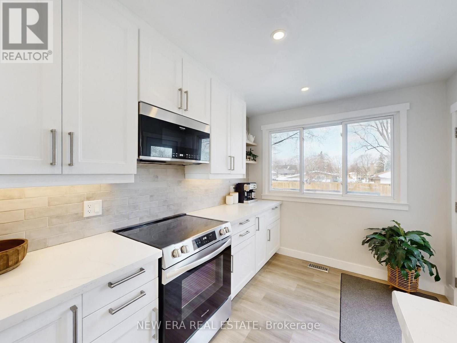 2611 Truscott Drive, Mississauga (Clarkson), Ontario  L5J 2B6 - Photo 18 - W12827214