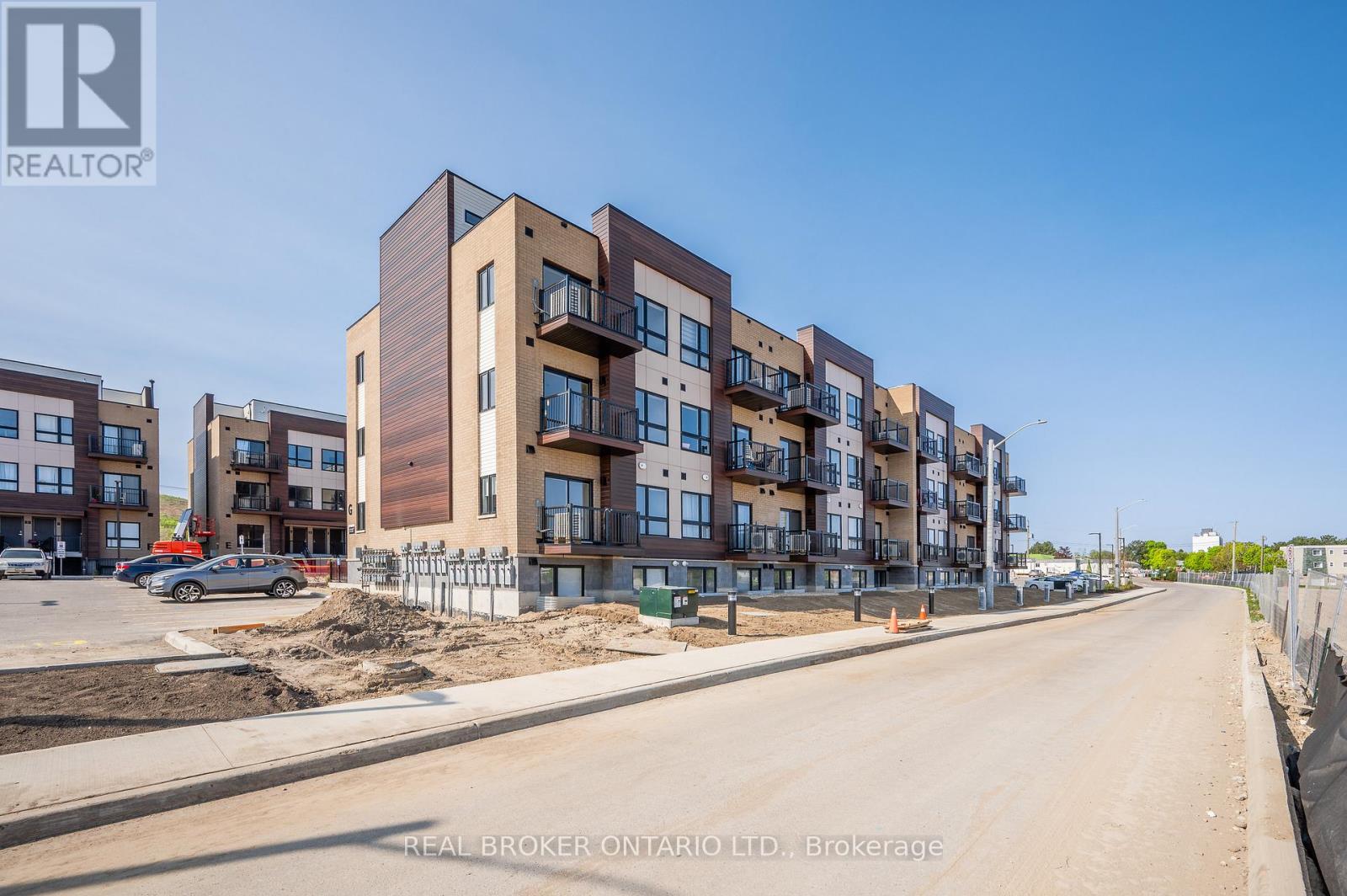 22 - 20 Palace Street, Kitchener, Ontario  N2E 3R9 - Photo 3 - X12891624