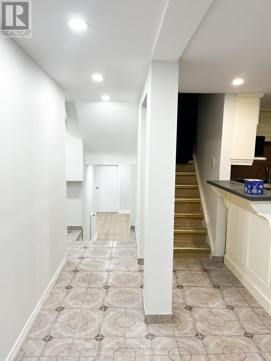 50 Limeridge Road W, Hamilton, Ontario  L9C 2V1 - Photo 5 - X12891682