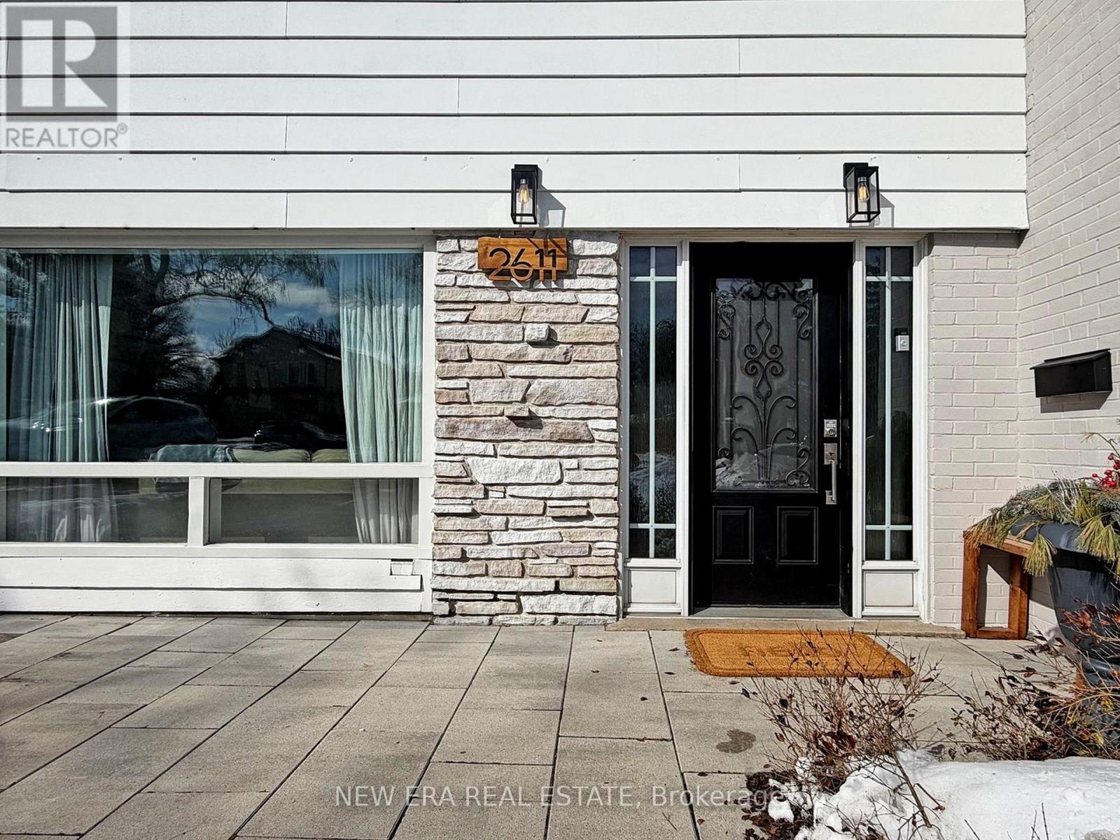 2611 Truscott Drive, Mississauga (Clarkson), Ontario  L5J 2B6 - Photo 6 - W12827214