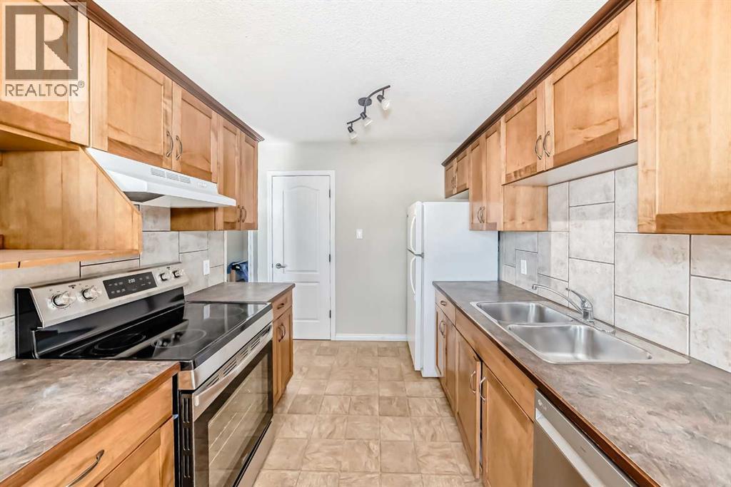 33 Meadowlark Boulevard N, Lethbridge, Alberta  T1H 4R4 - Photo 5 - A2288320