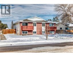 33 Meadowlark Boulevard N, Lethbridge, Alberta