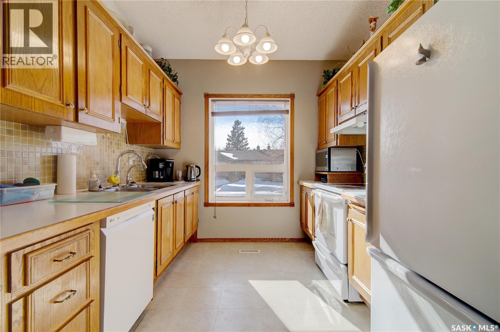 35 Sidney Street, Regina, Saskatchewan  S4X 1X1 - Photo 9 - SK030621