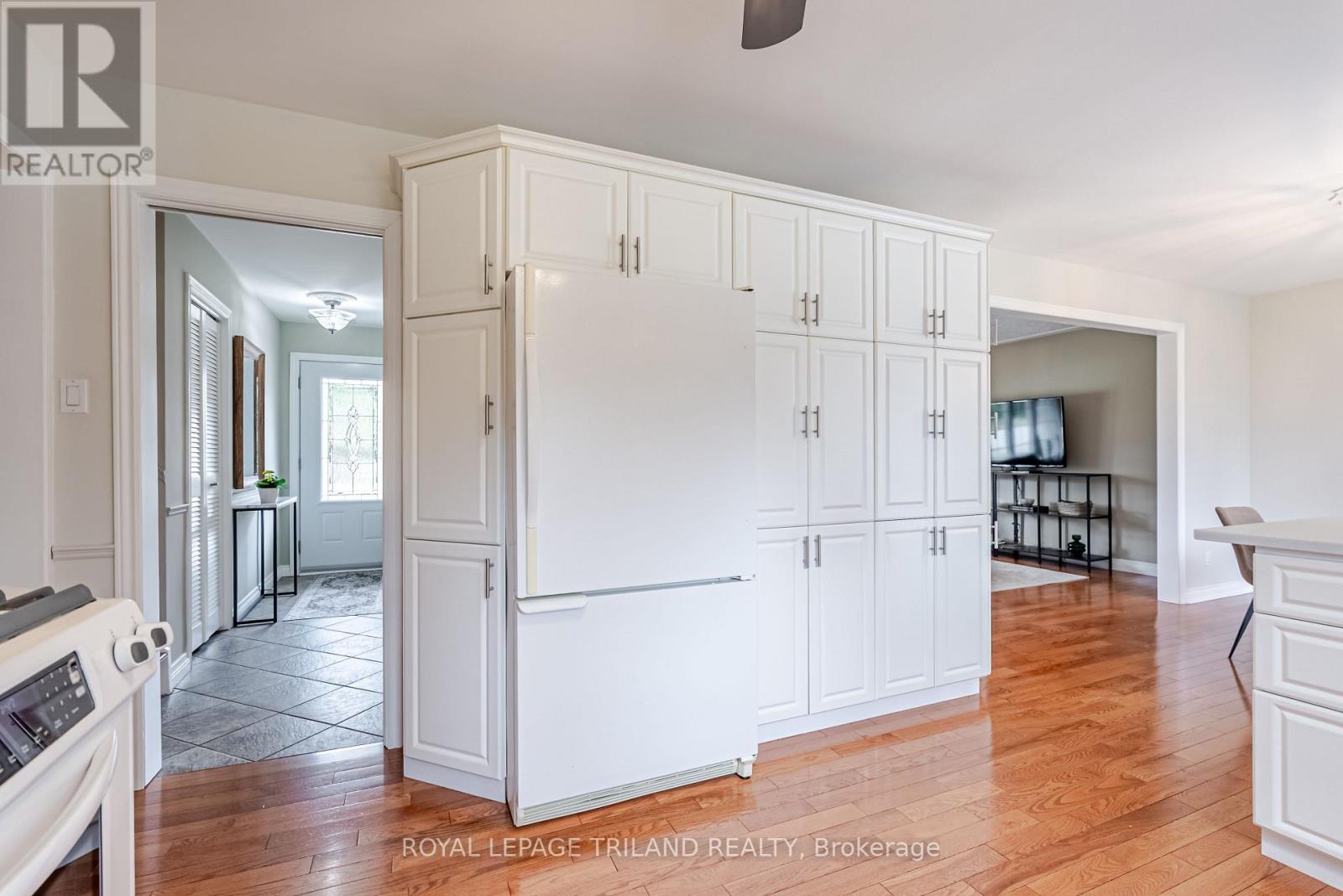 188 Canterbury Drive, Thames Centre (Dorchester), Ontario  N0L 1G3 - Photo 13 - X12891866