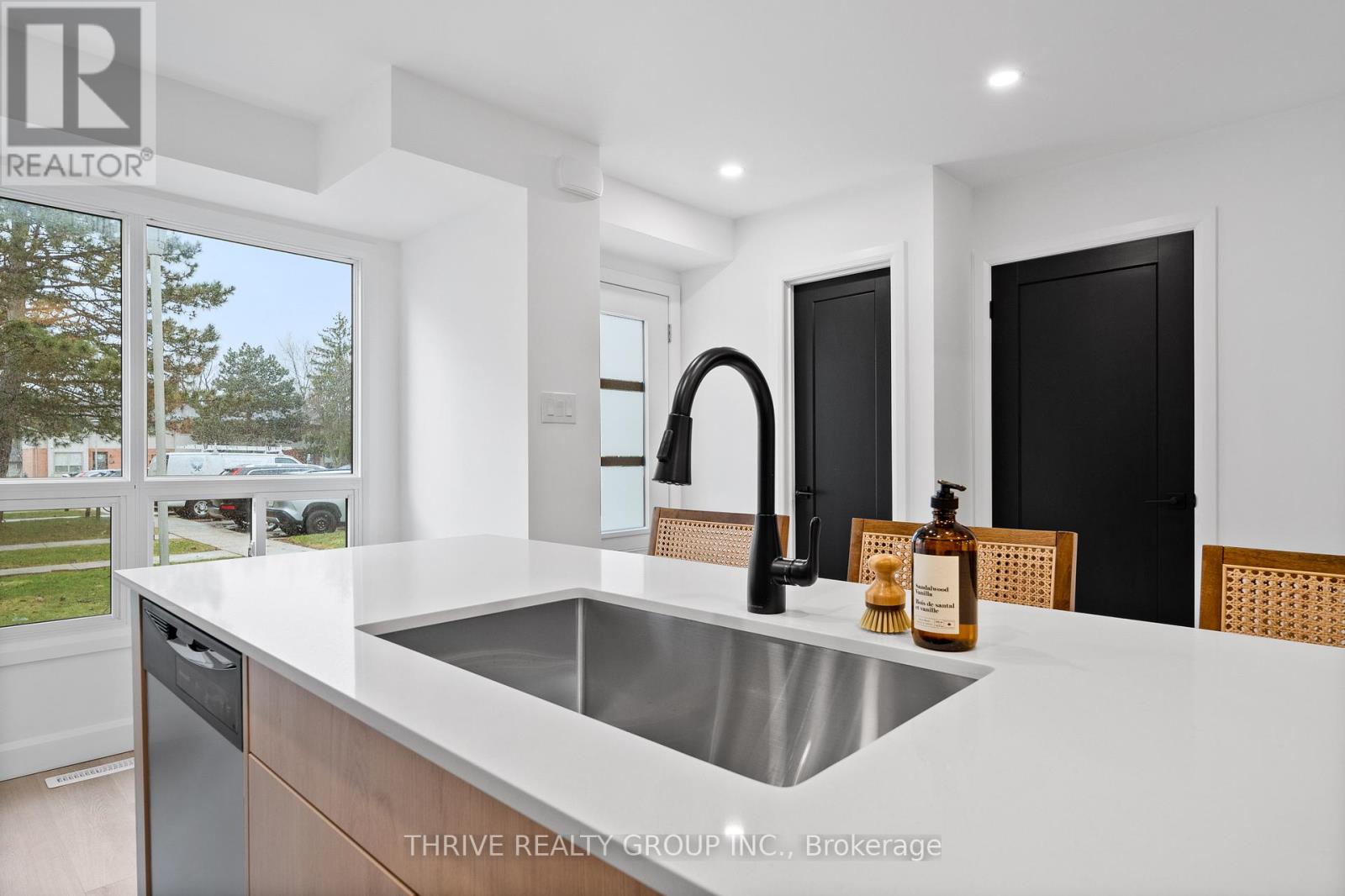 41 - 355 Sandringham Crescent, London South (South R), Ontario  N6C 5K3 - Photo 4 - X12891916