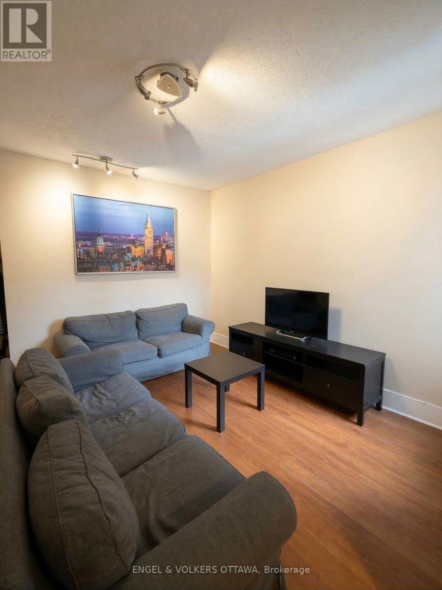 330 Fifth Avenue, Ottawa, Ontario  K1S 2N5 - Photo 2 - X12891694