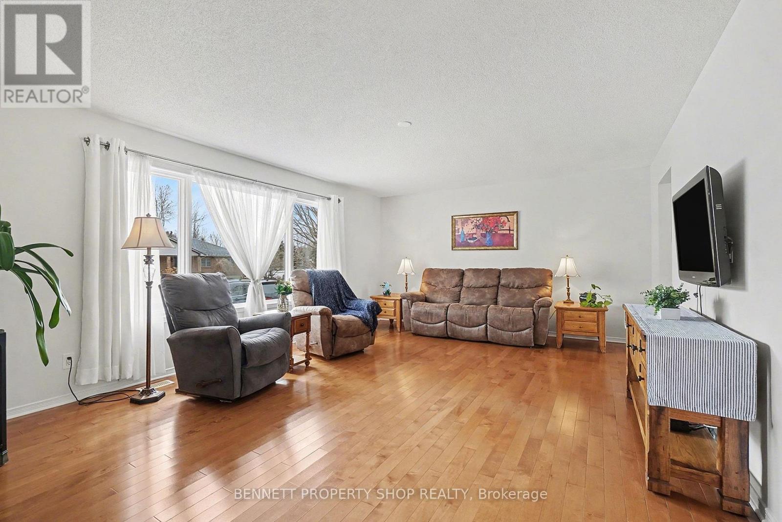 1262 Rousseau Crescent, Ottawa, Ontario  K4P 1B3 - Photo 3 - X12891798