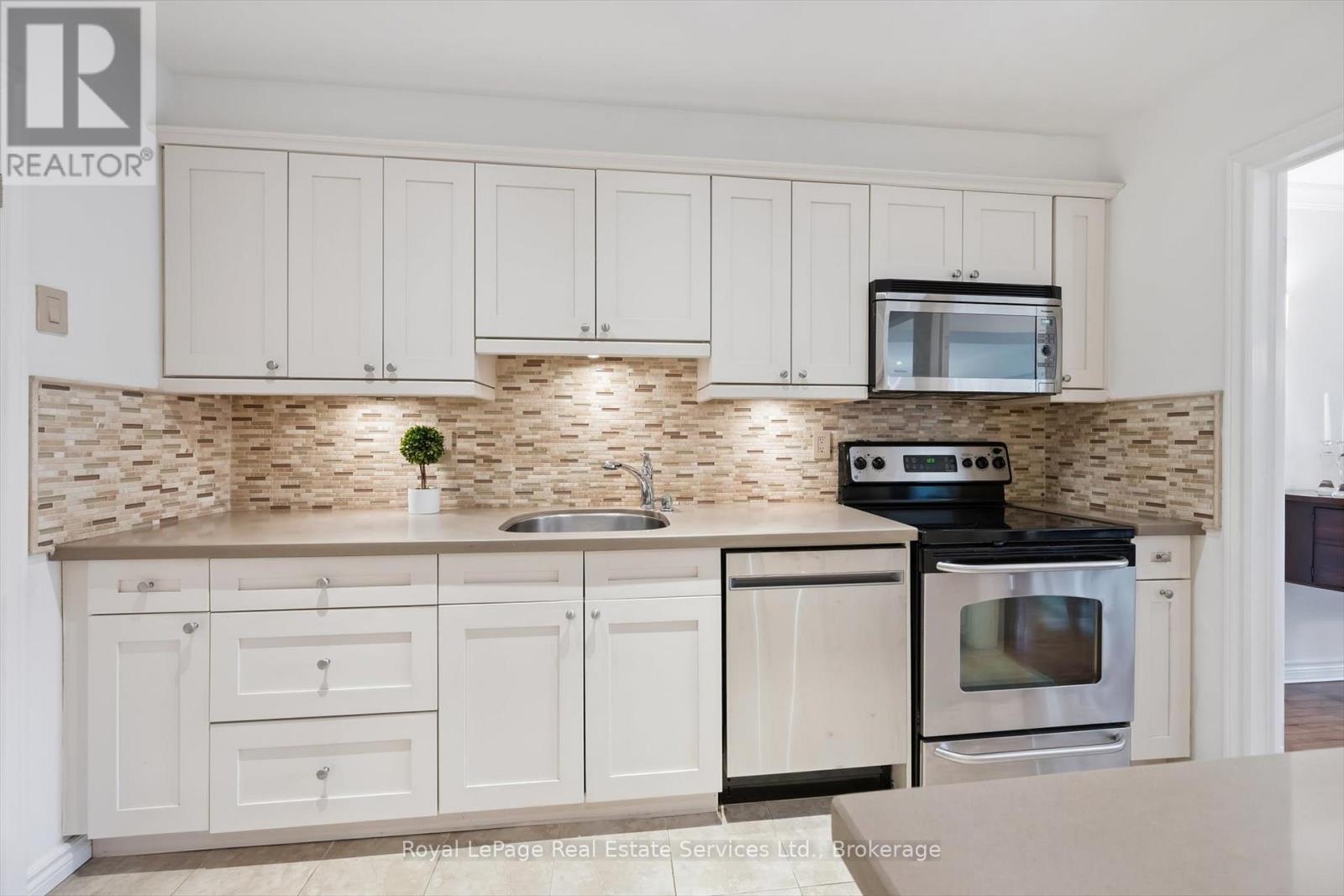 136 - 48 Crimson Mill Way, Toronto (St. Andrew-Windfields), Ontario  M2L 1T6 - Photo 10 - C12891888