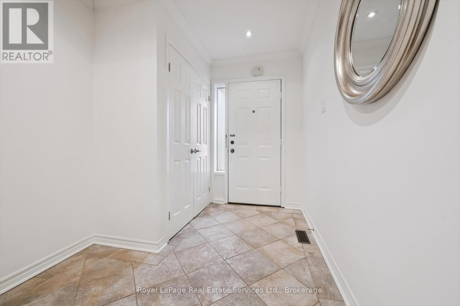 136 - 48 Crimson Mill Way, Toronto (St. Andrew-Windfields), Ontario  M2L 1T6 - Photo 3 - C12891888